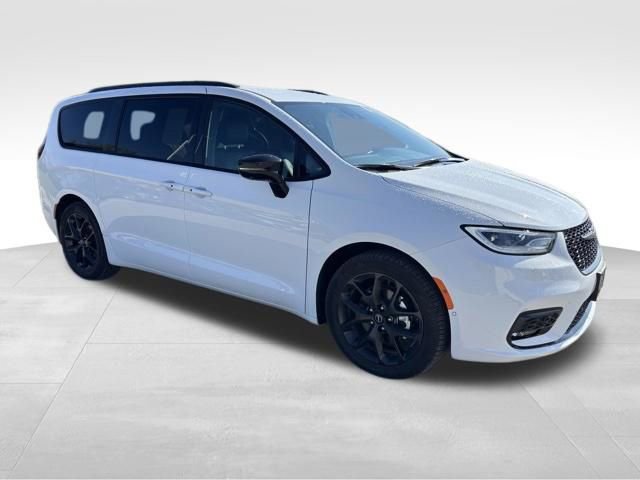Used 2026 Chrysler Pacifica Select FWD image 7