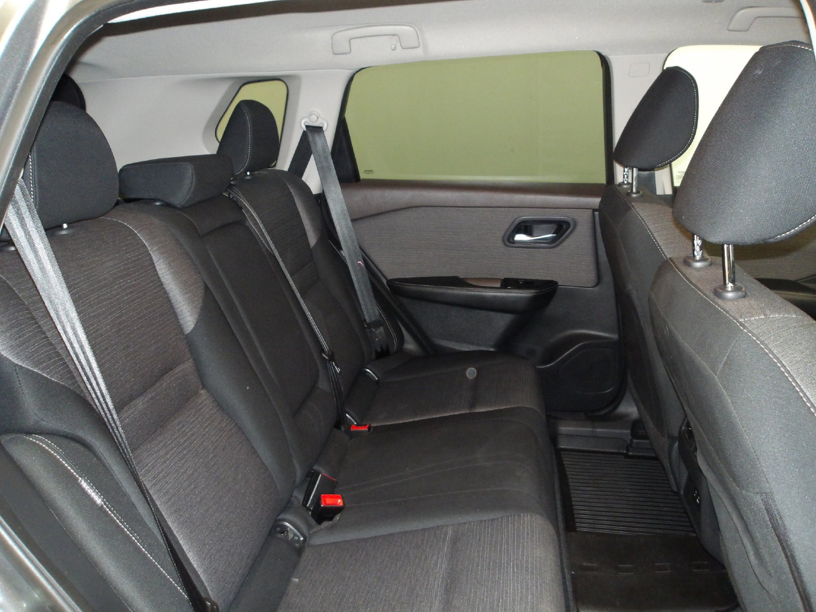 Used 2023 Nissan Rogue SV AWD/4WD image 18