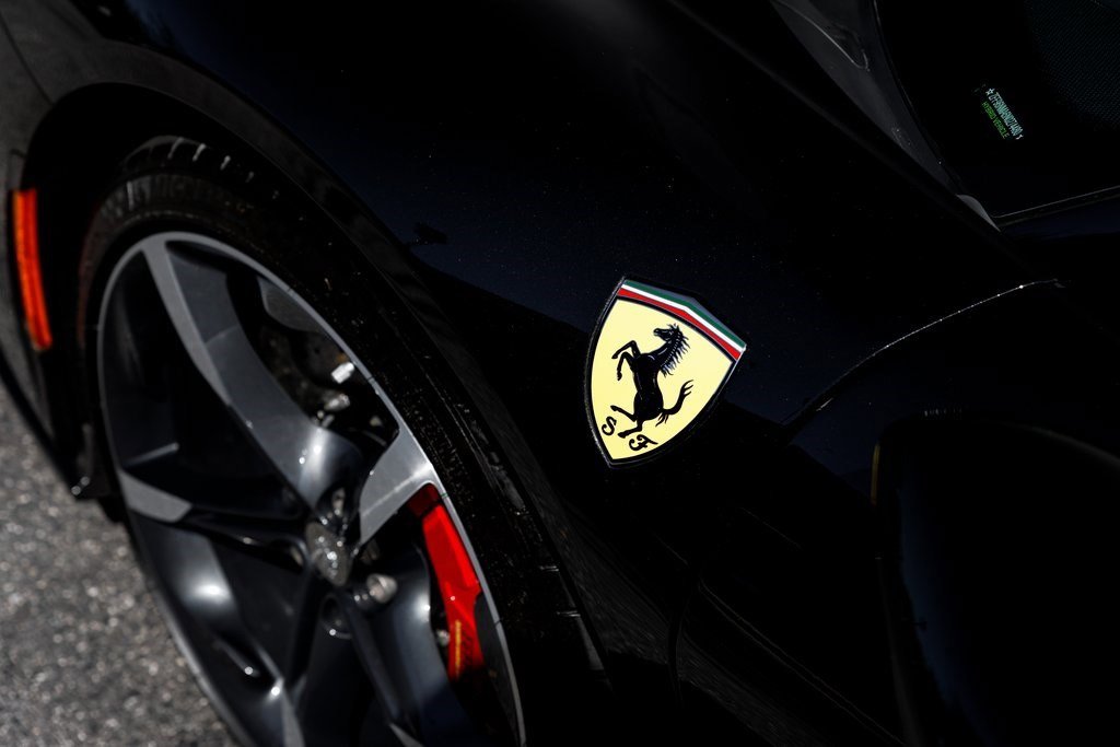 Used 2022 Ferrari SF90 Spider image 15