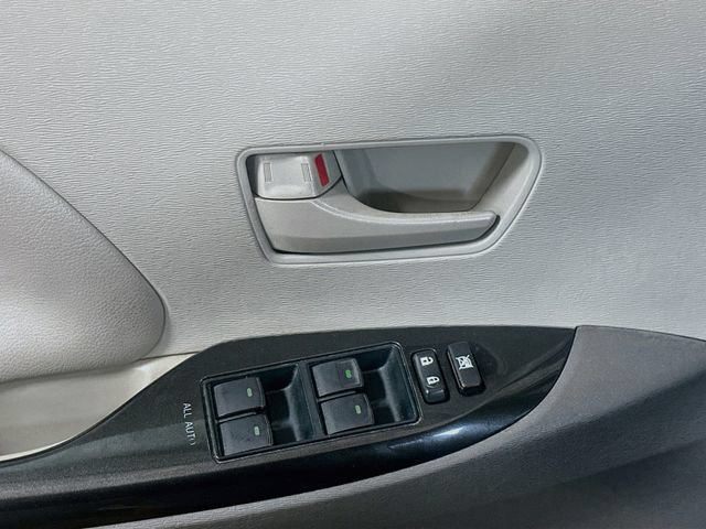 Used 2014 Toyota Sienna LE FWD image 18