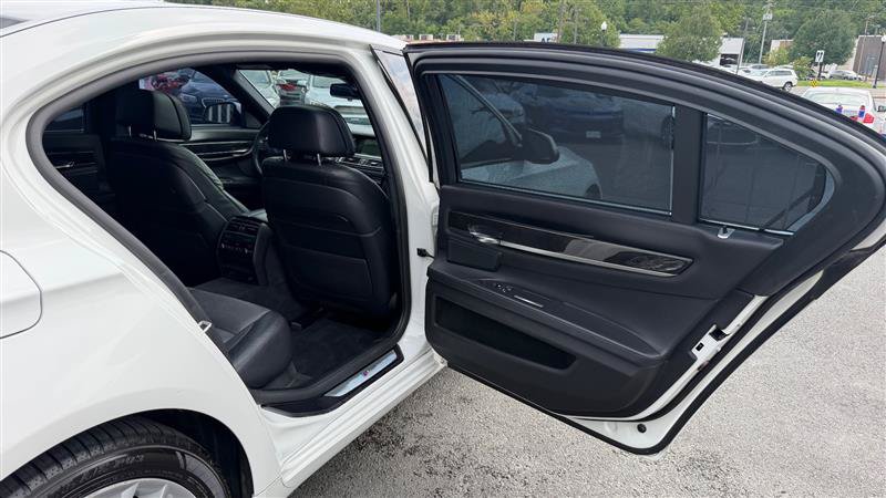 Used 2014 BMW 750Li RWD image 37