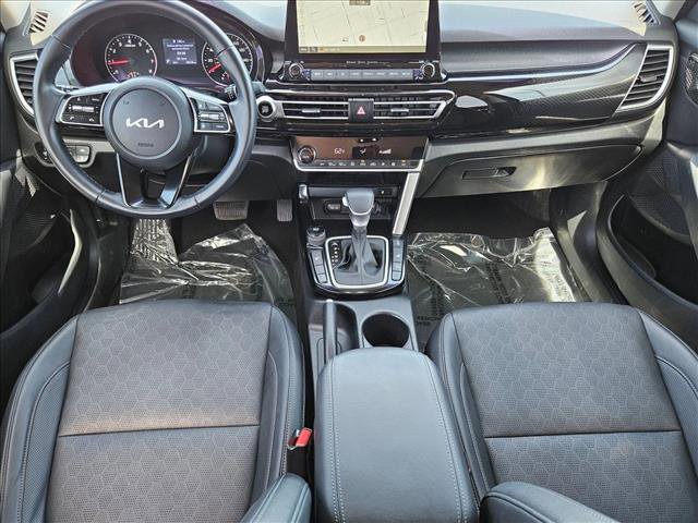 Used 2023 Kia Seltos EX image 17