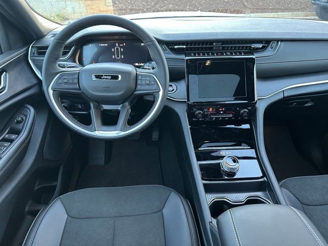 New 2025 Jeep Grand Cherokee L Altitude image 21
