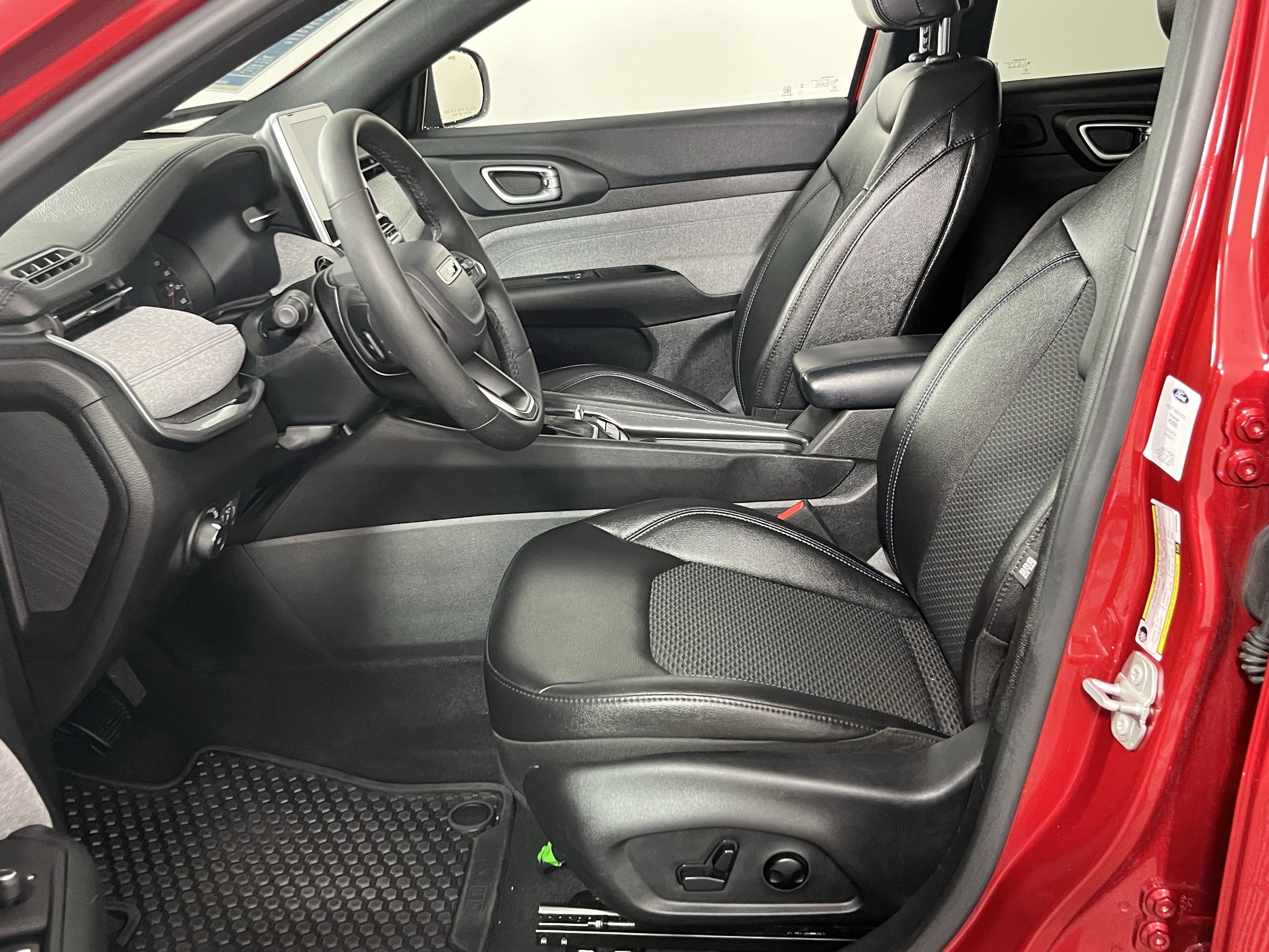 Used 2025 Jeep Compass Latitude w/ Sun & Sound Group image 9