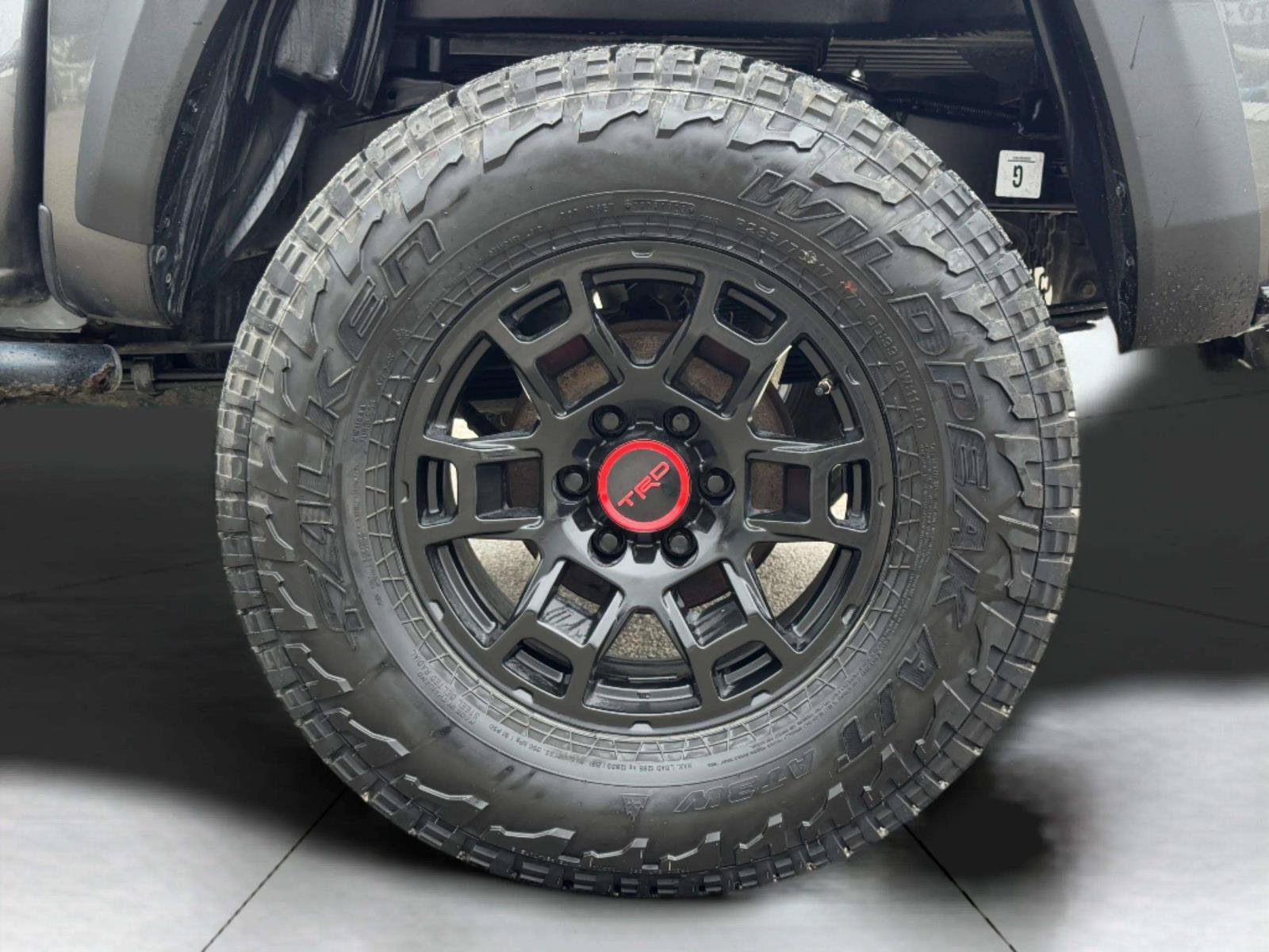 Used 2017 Toyota Tacoma TRD Off-Road w/ Premium & Technology Package AWD/4WD image 50