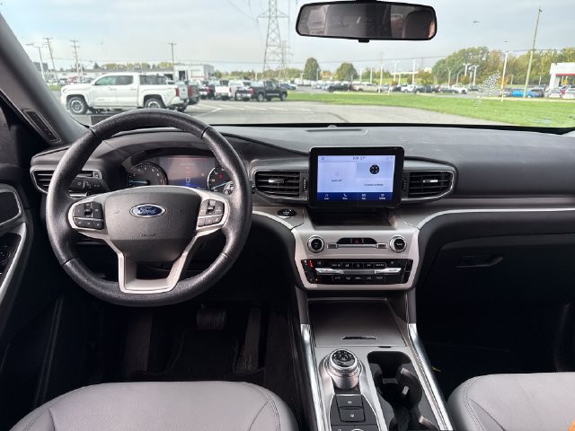 Used 2021 Ford Explorer XLT w/ Equipment Group 202A AWD/4WD image 21