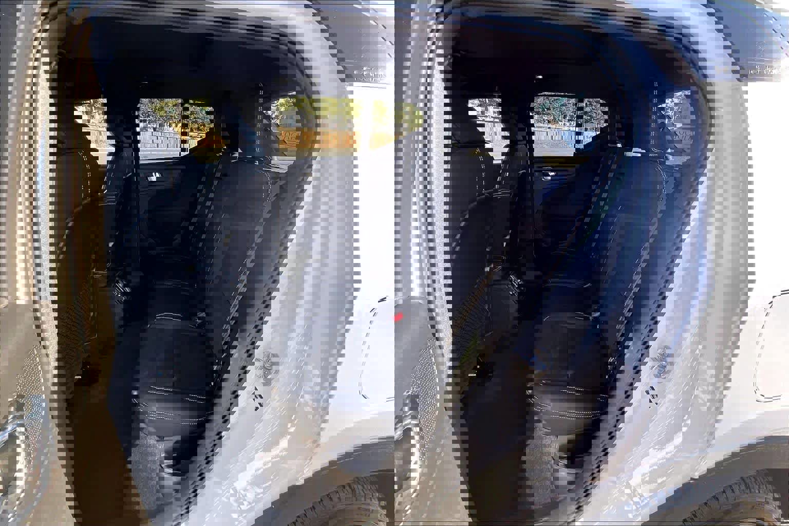 Used 2023 Volvo XC40 Recharge Ultimate w/ Protection Package Premier image 29