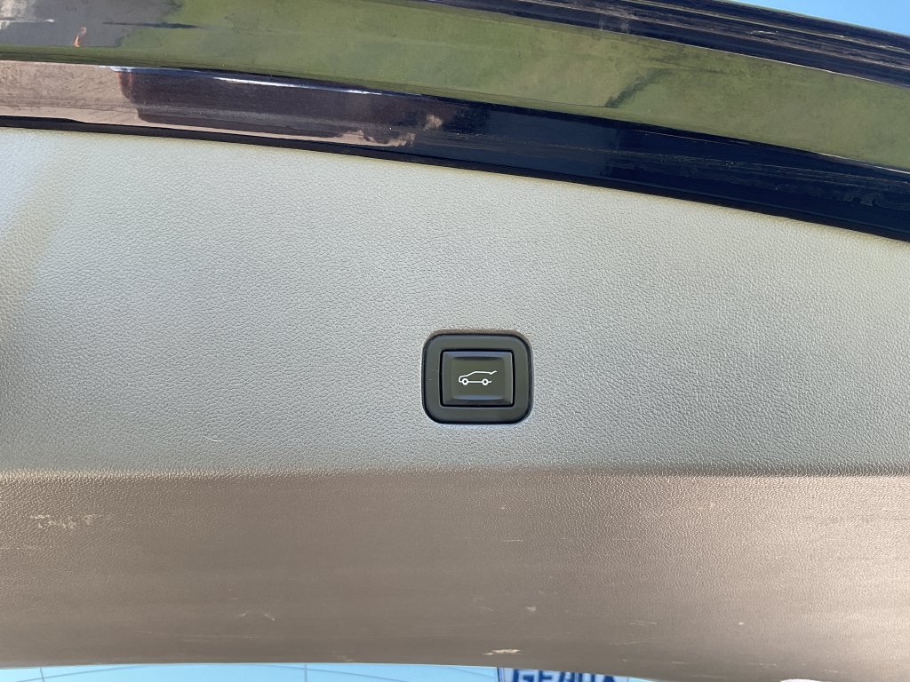 Used 2023 Cadillac XT6 Premium Luxury w/ LPO, Floor Liner Package AWD/4WD image 12