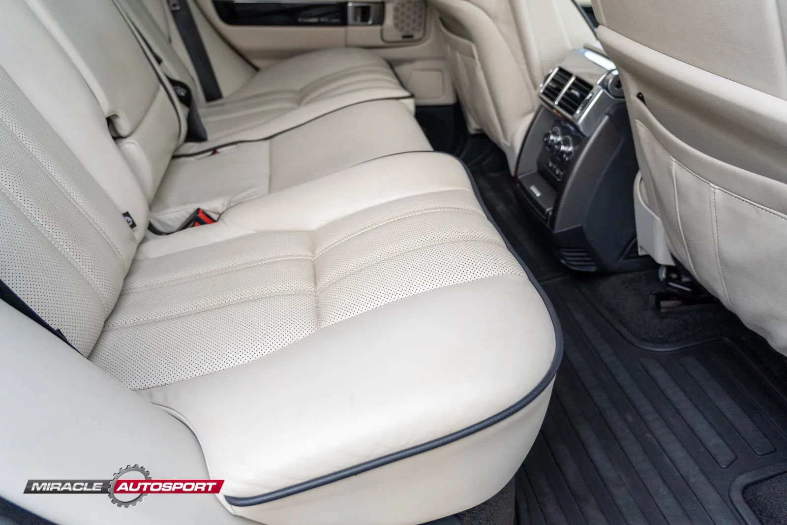 Used 2012 Land Rover Range Rover Supercharged AWD/4WD image 38