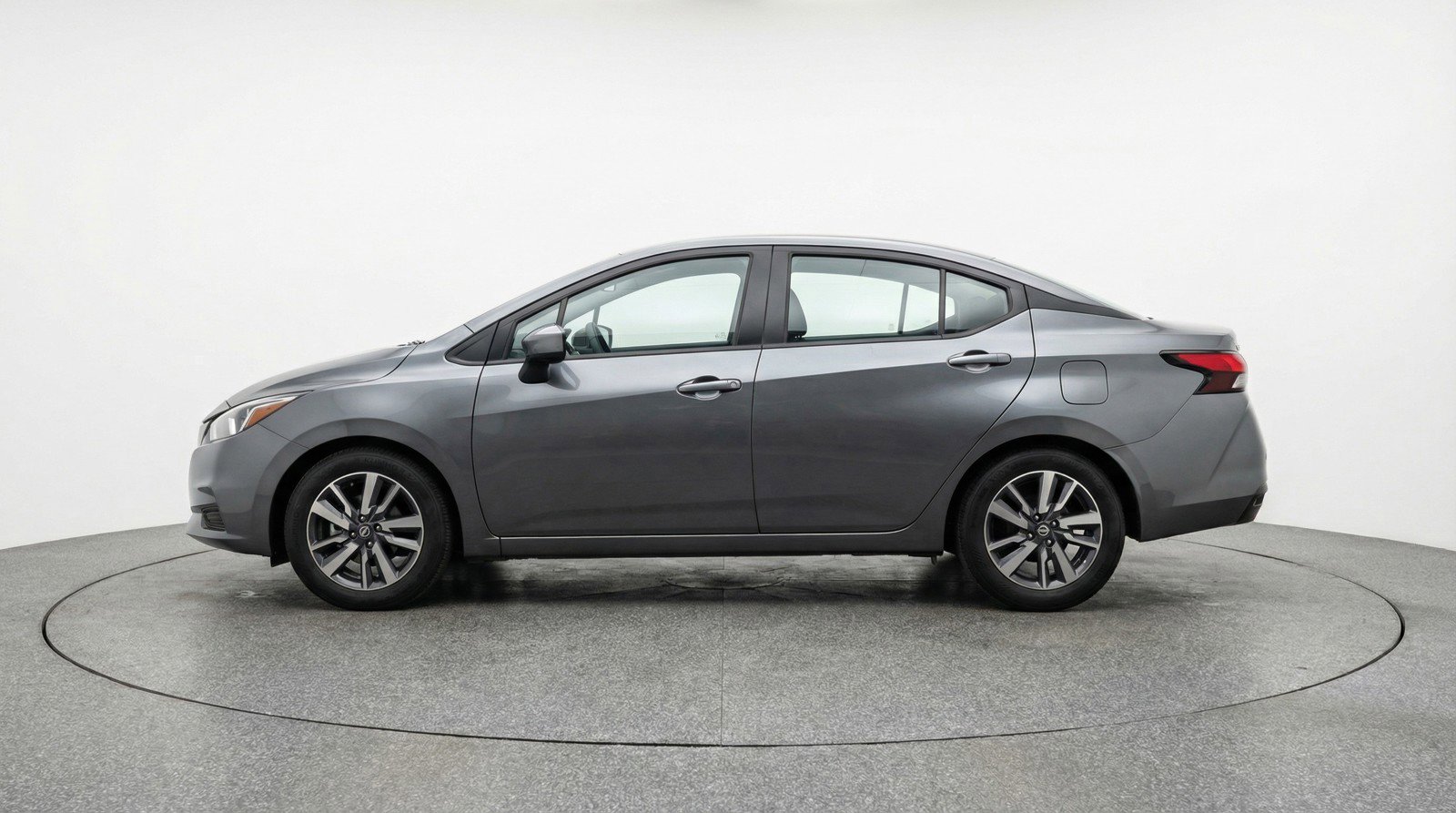 Used 2025 Nissan Versa SV FWD image 5