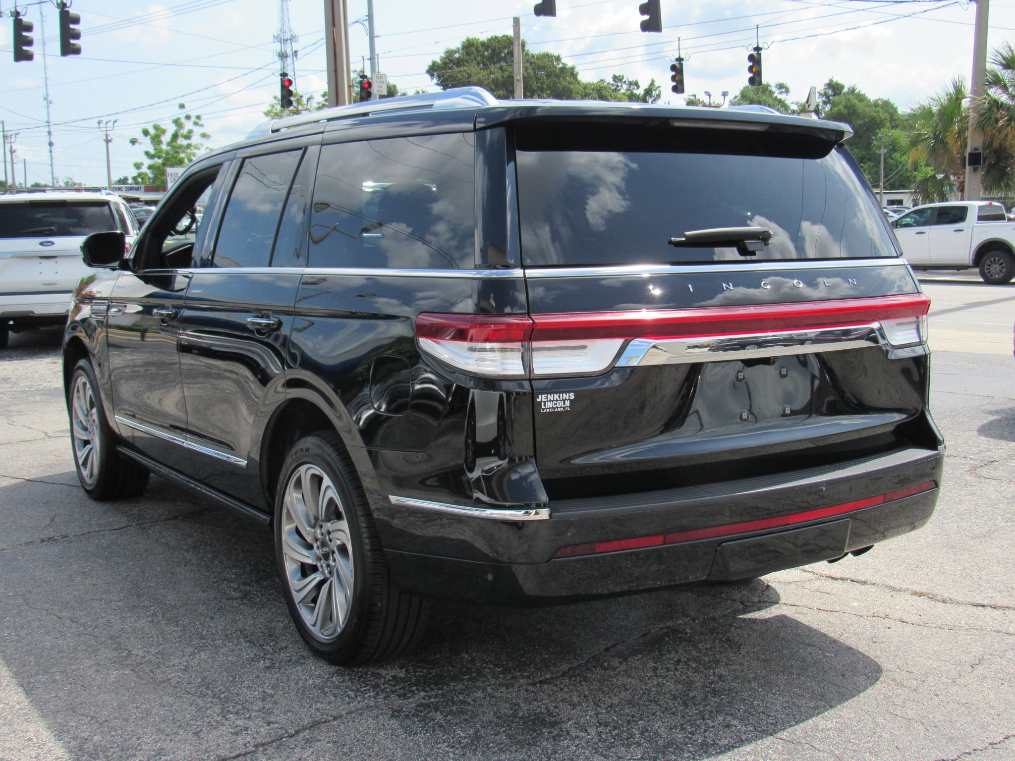 Used 2023 Lincoln Navigator Reserve image 5