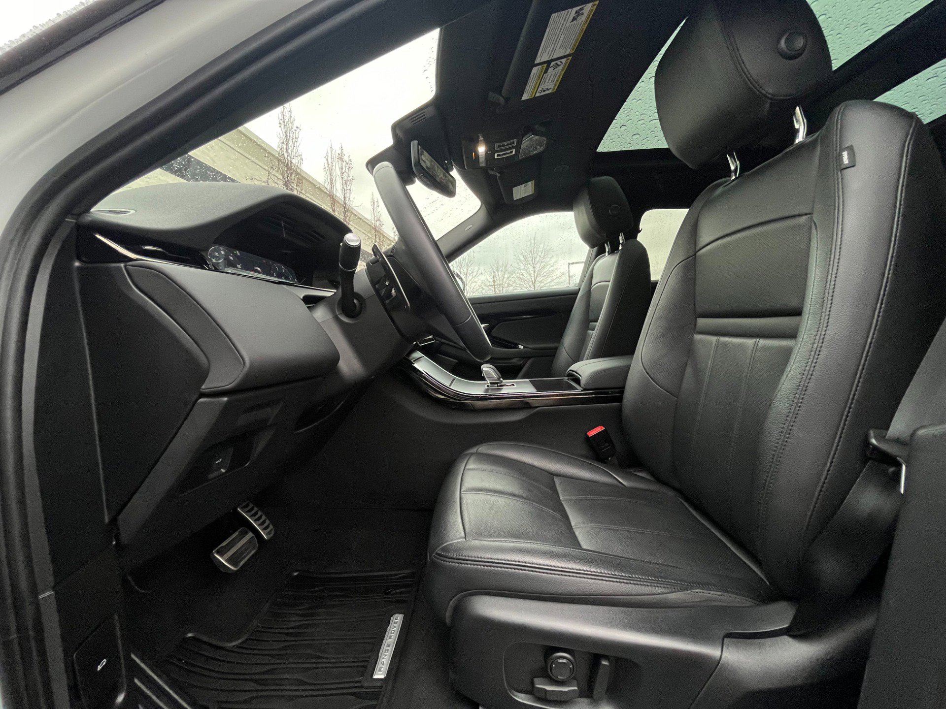 Used 2024 Land Rover Range Rover Evoque Dynamic SE image 23