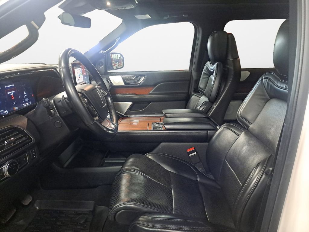 Used 2019 Lincoln Navigator Reserve image 9