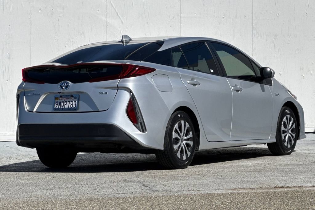 Used 2022 Toyota Prius Prime XLE image 3