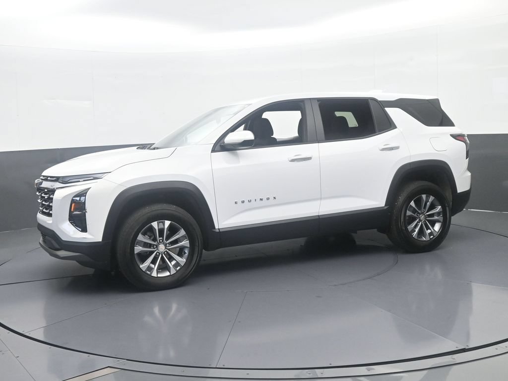 Used 2026 Chevrolet Equinox LT FWD image 2