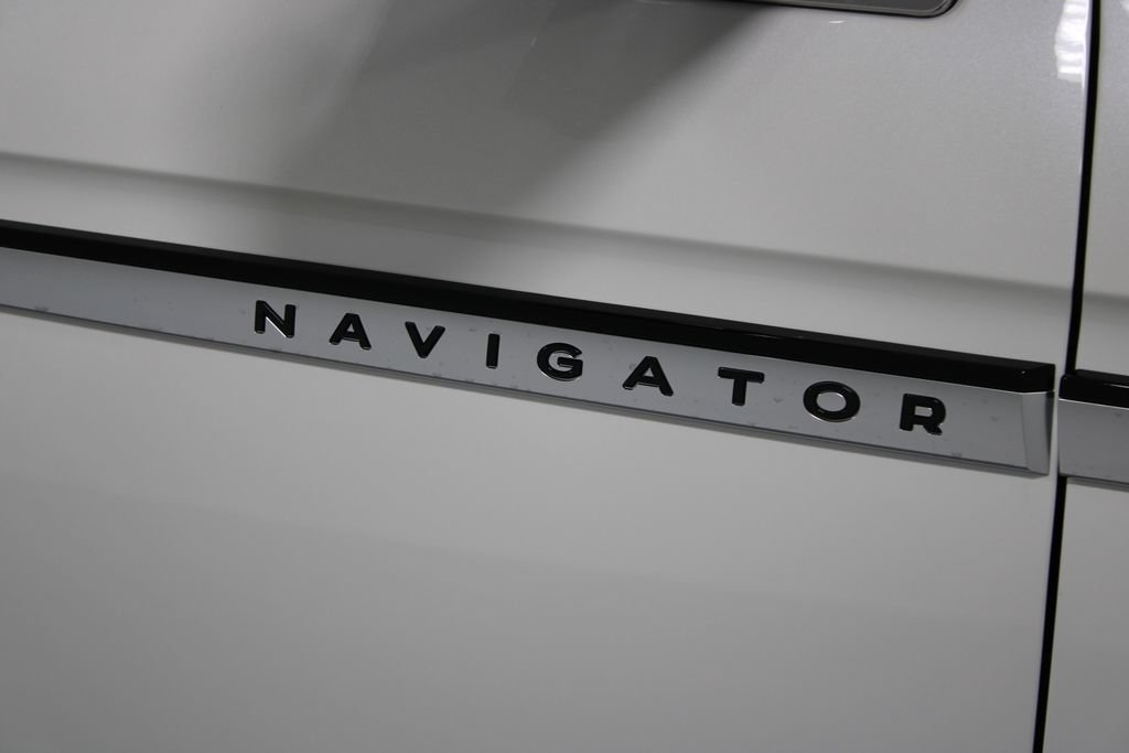 New 2026 Lincoln Navigator Reserve AWD/4WD image 11