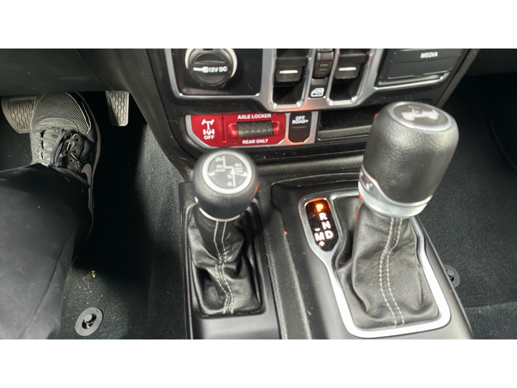 Used 2024 Jeep Wrangler Unlimited AWD/4WD image 17