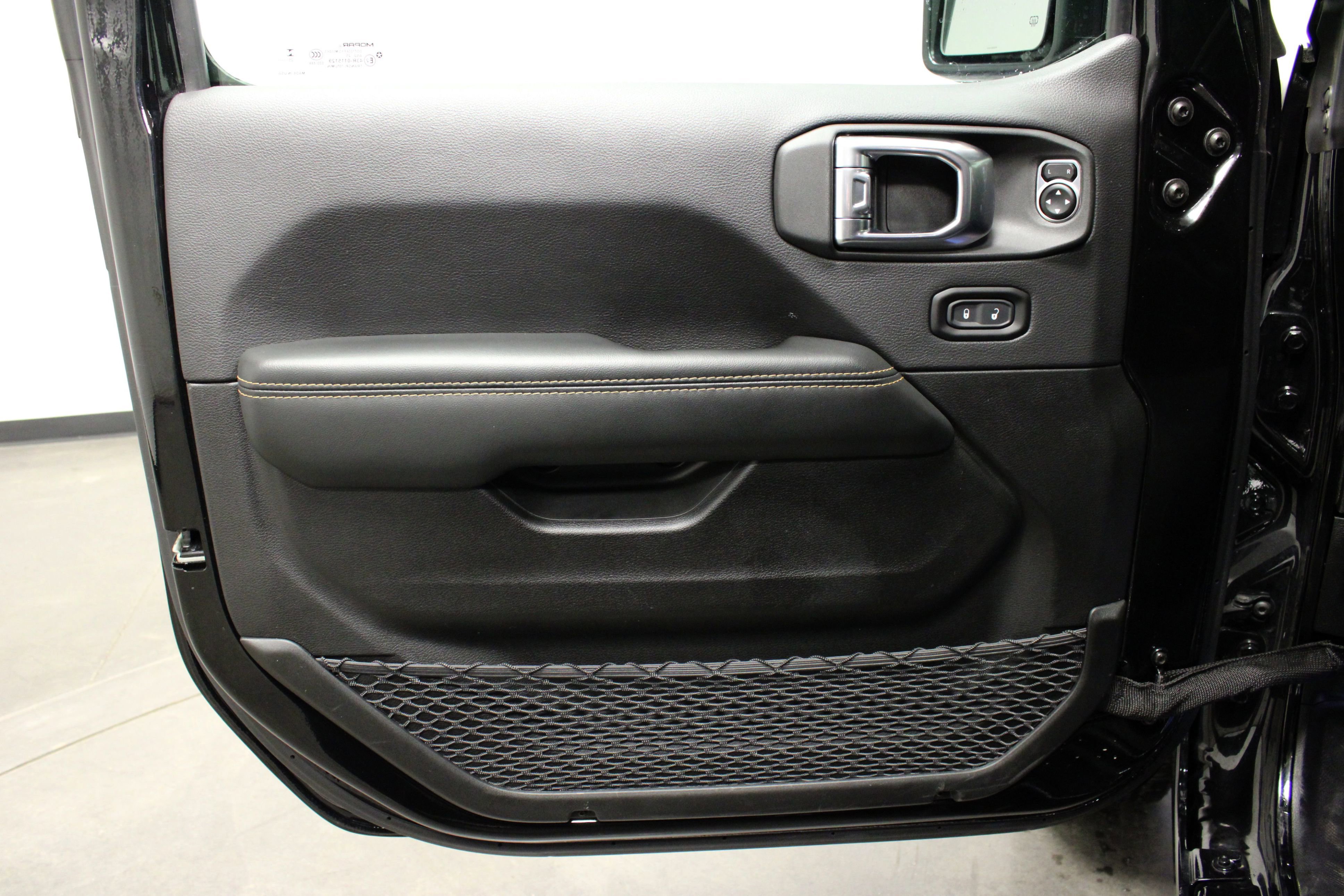 Used 2025 Jeep Wrangler Unlimited Sahara w/ Safety Group AWD/4WD image 18