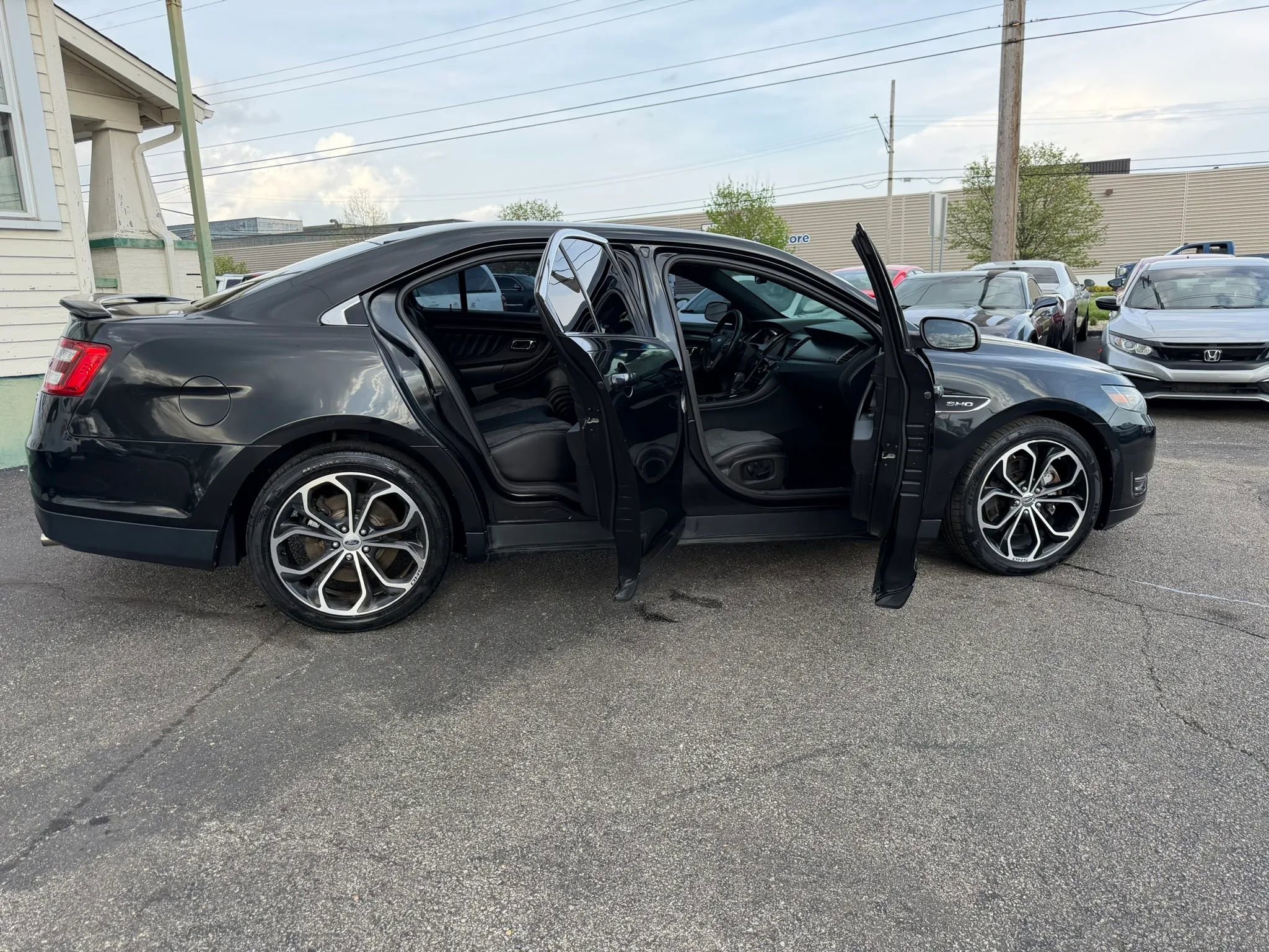 Used 2015 Ford Taurus SHO w/ Equipment Group 401A image 27