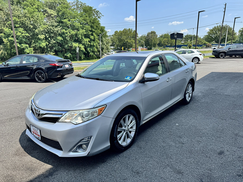 Used 2014 Toyota Camry XLE FWD image 2