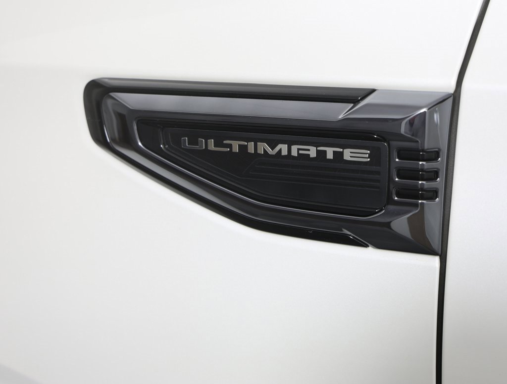 Used 2025 GMC Yukon XL Denali Ultimate image 2