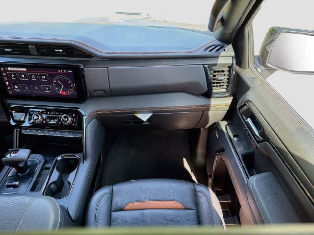 Used 2025 GMC Sierra 1500 AT4 w/ AT4 Premium Package AWD/4WD image 18