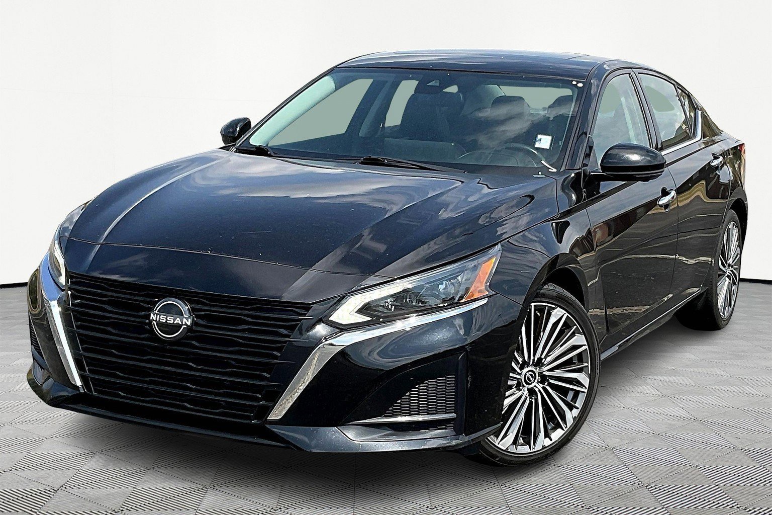 Used 2023 Nissan Altima 2.5 SL image 2