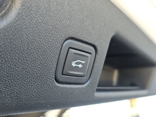 Used 2022 Chevrolet Equinox RS w/ RS Leather Package image 12