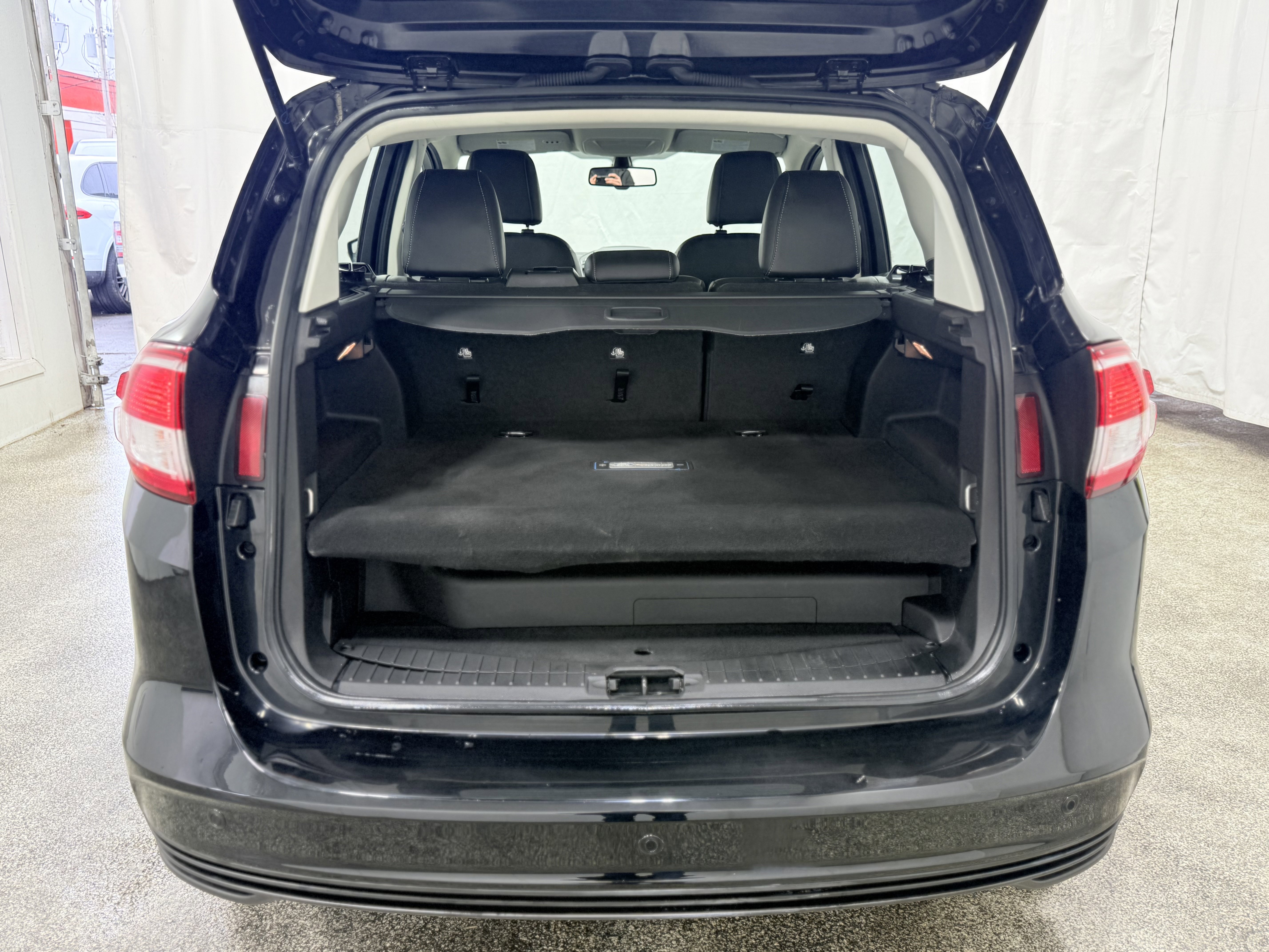 Used 2017 Ford C-MAX Energi Titanium image 10