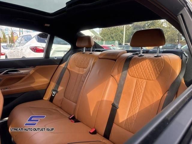 Used 2022 BMW 750i xDrive w/ Executive Package AWD/4WD image 35