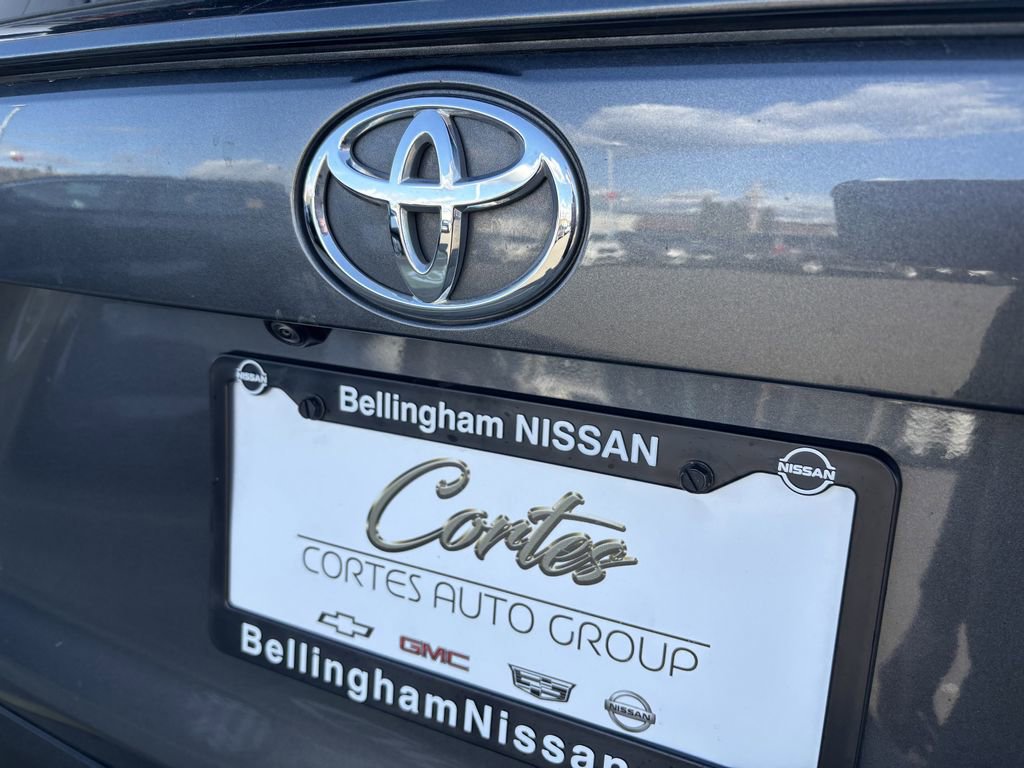 Used 2025 Toyota RAV4 XLE AWD/4WD image 10