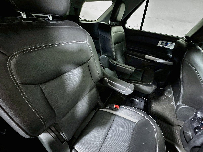 Used 2021 Ford Explorer Limited w/ Equipment Group 301A AWD/4WD image 29