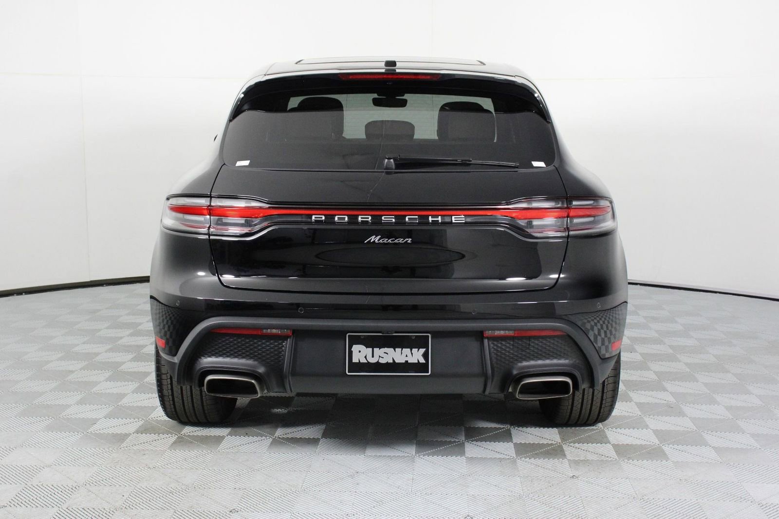 Certified 2025 Porsche Macan image 6