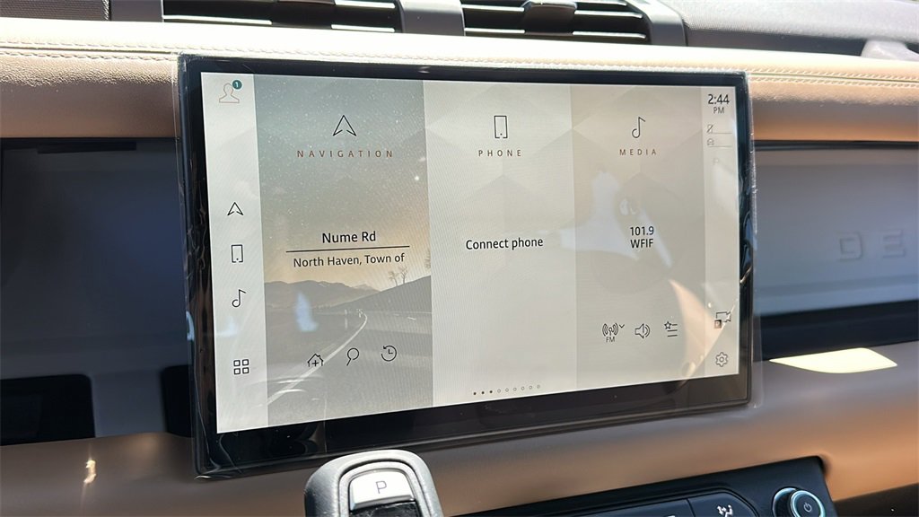 New 2025 Land Rover Defender 110 X-Dynamic SE image 17