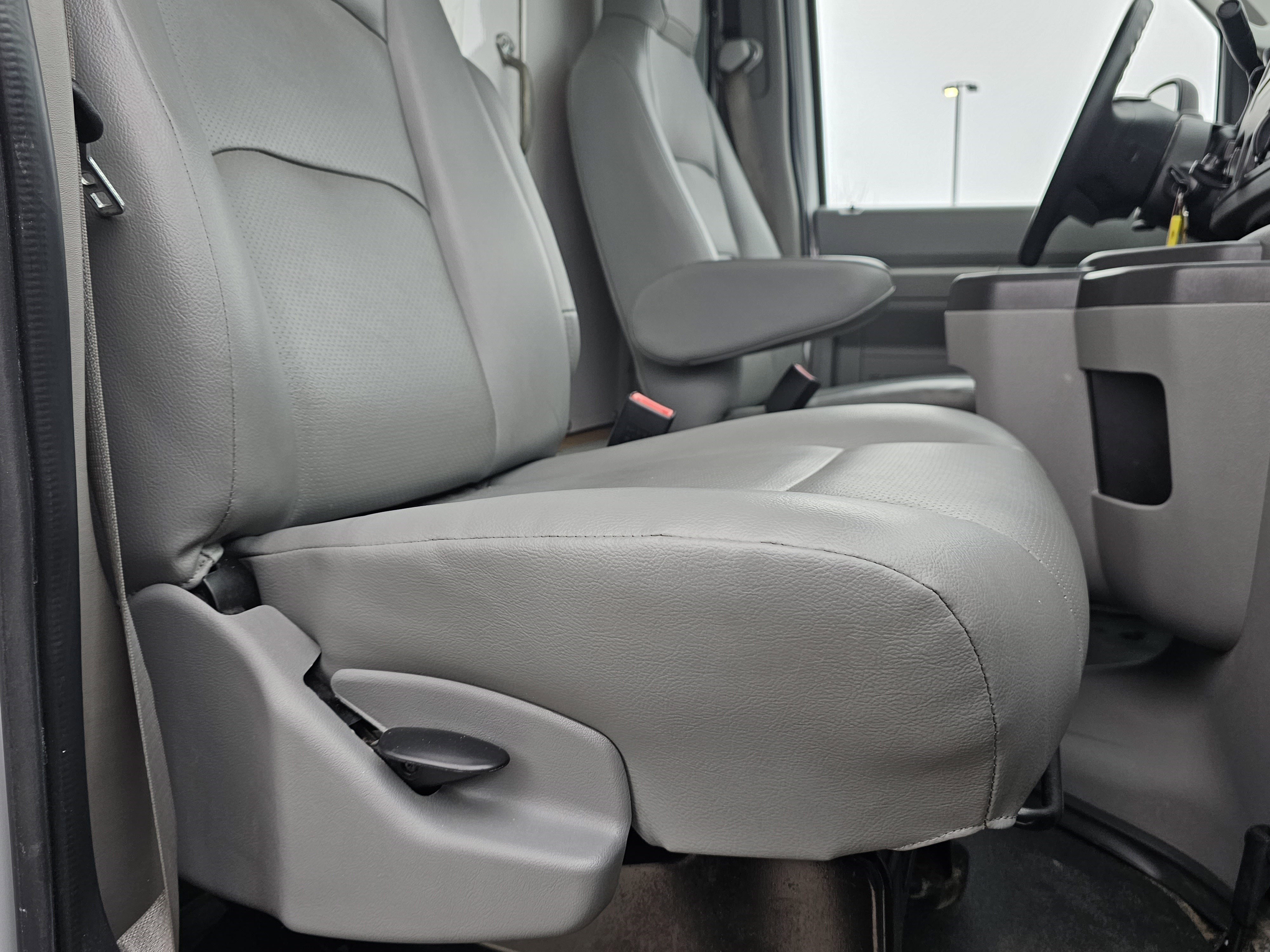 Used 2019 Ford E-350 and Econoline 350 Super Duty w/ Power Windows & Locks Group image 21