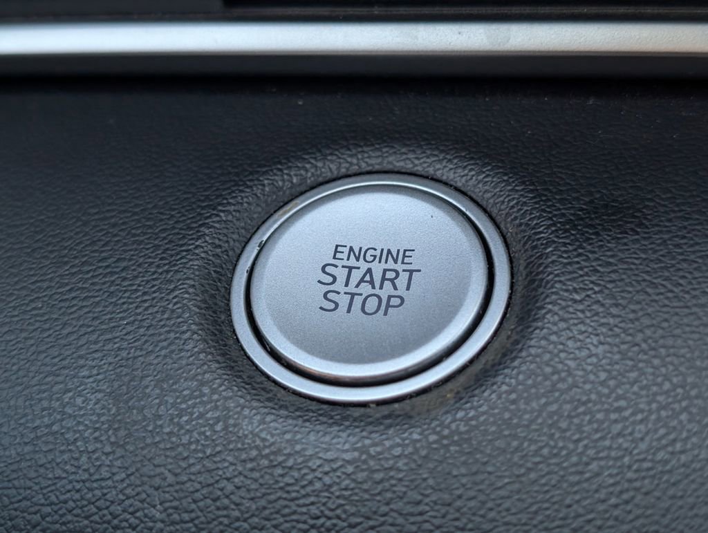 Used 2021 Hyundai Elantra SEL w/ Convenience + Premium Package image 24