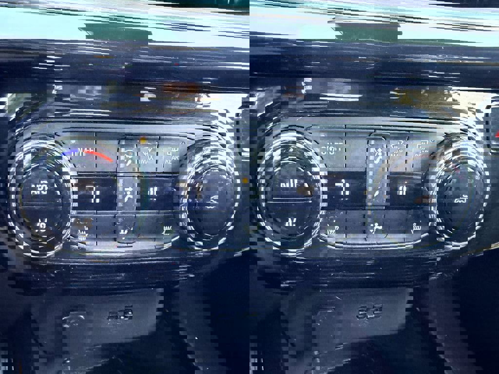 Certified 2024 Chevrolet Trax RS w/ Sunroof Package image 26