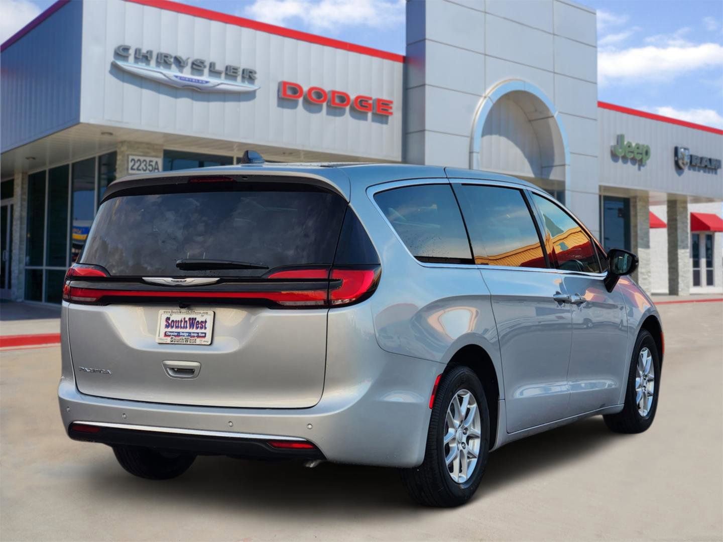 New 2026 Chrysler Pacifica Select image 5