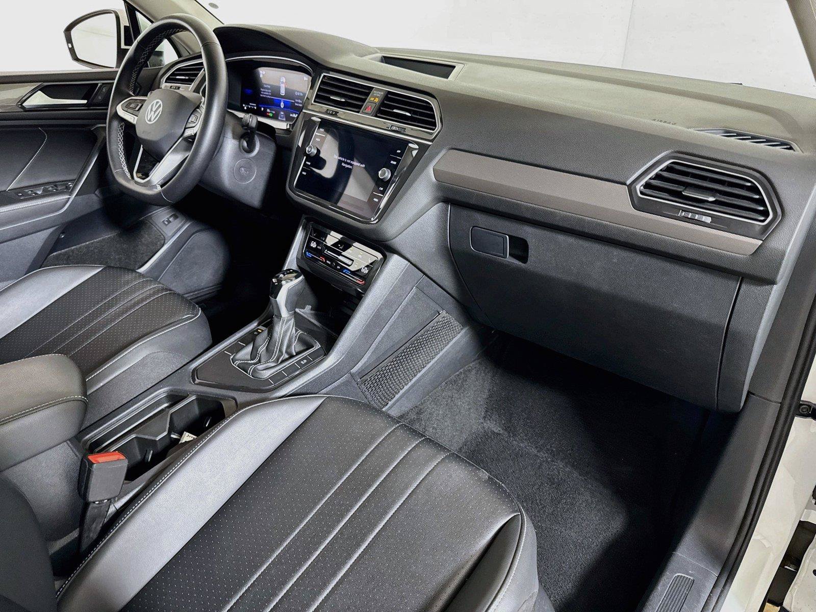 Used 2024 Volkswagen Tiguan SE FWD image 29