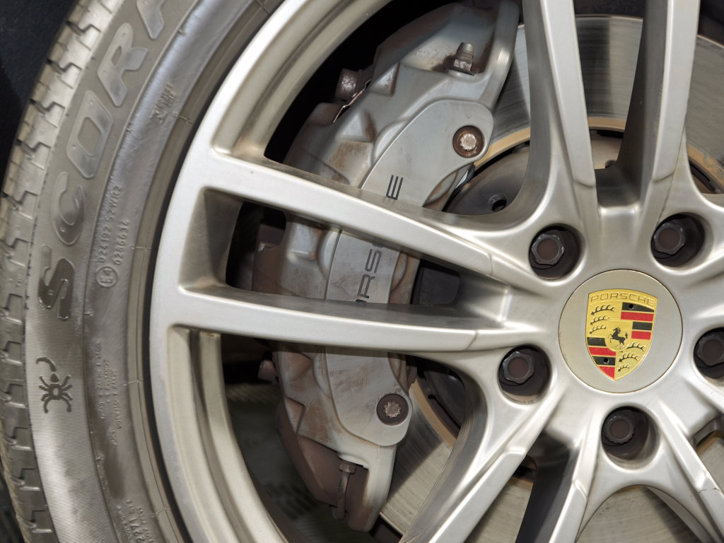 Certified 2020 Porsche Cayenne S AWD/4WD image 17