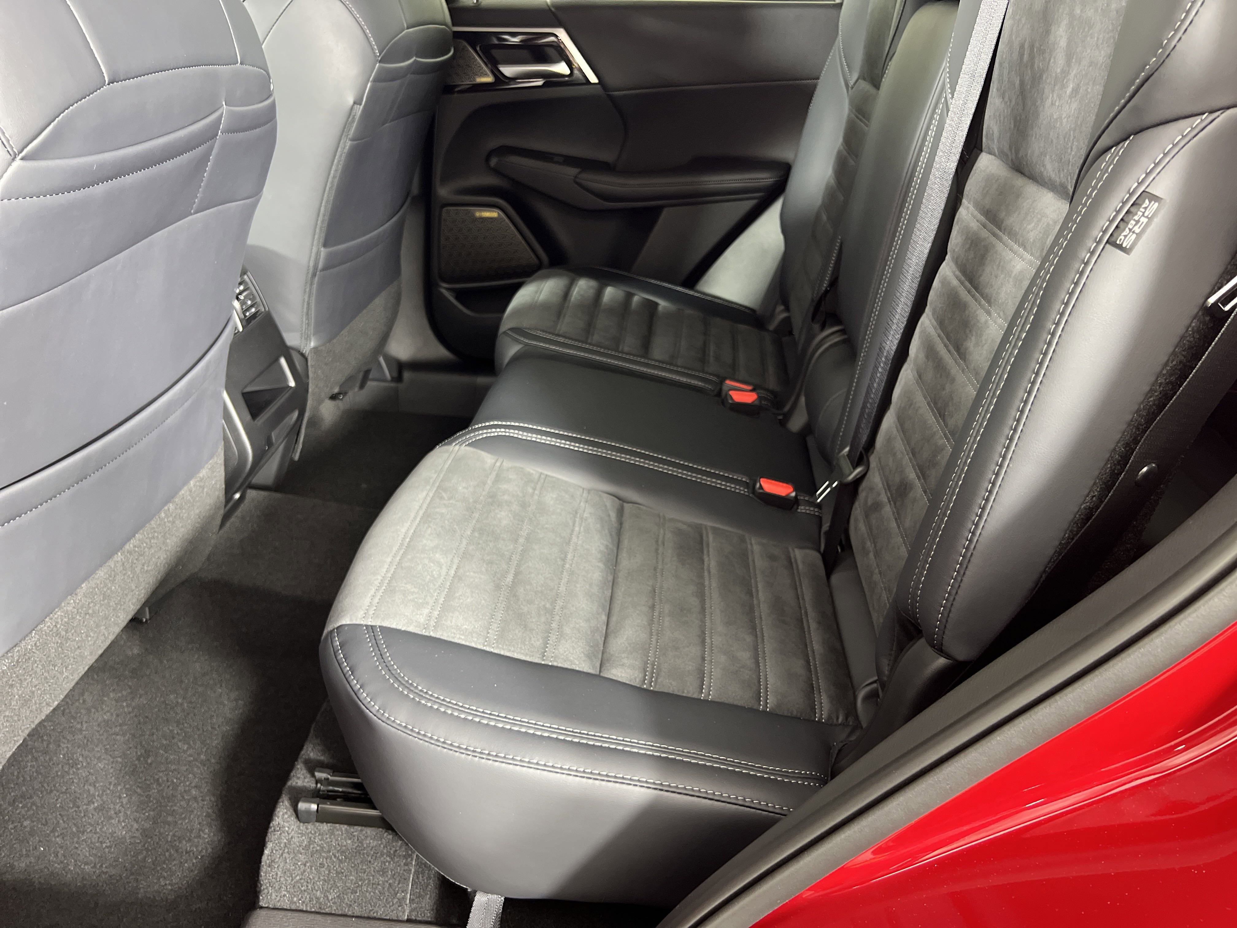 New 2025 Mitsubishi Outlander SE image 11