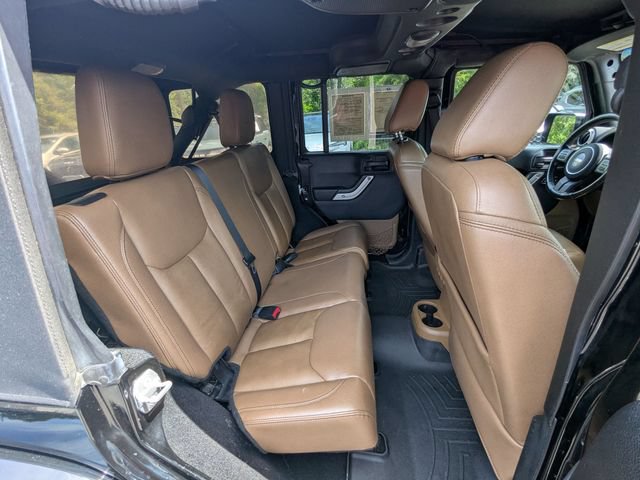 Used 2016 Jeep Wrangler Unlimited Sahara w/ Connectivity Group AWD/4WD image 19