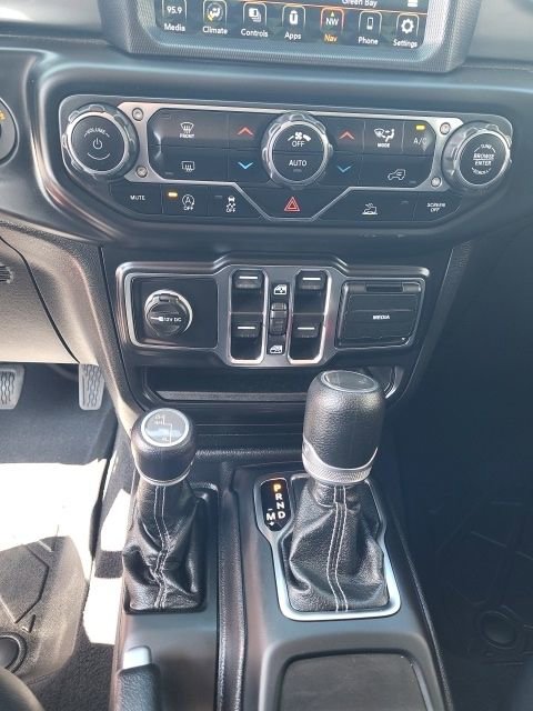 Used 2021 Jeep Wrangler Unlimited Sahara w/ Uconnect 4C Nav & Sound Group image 13