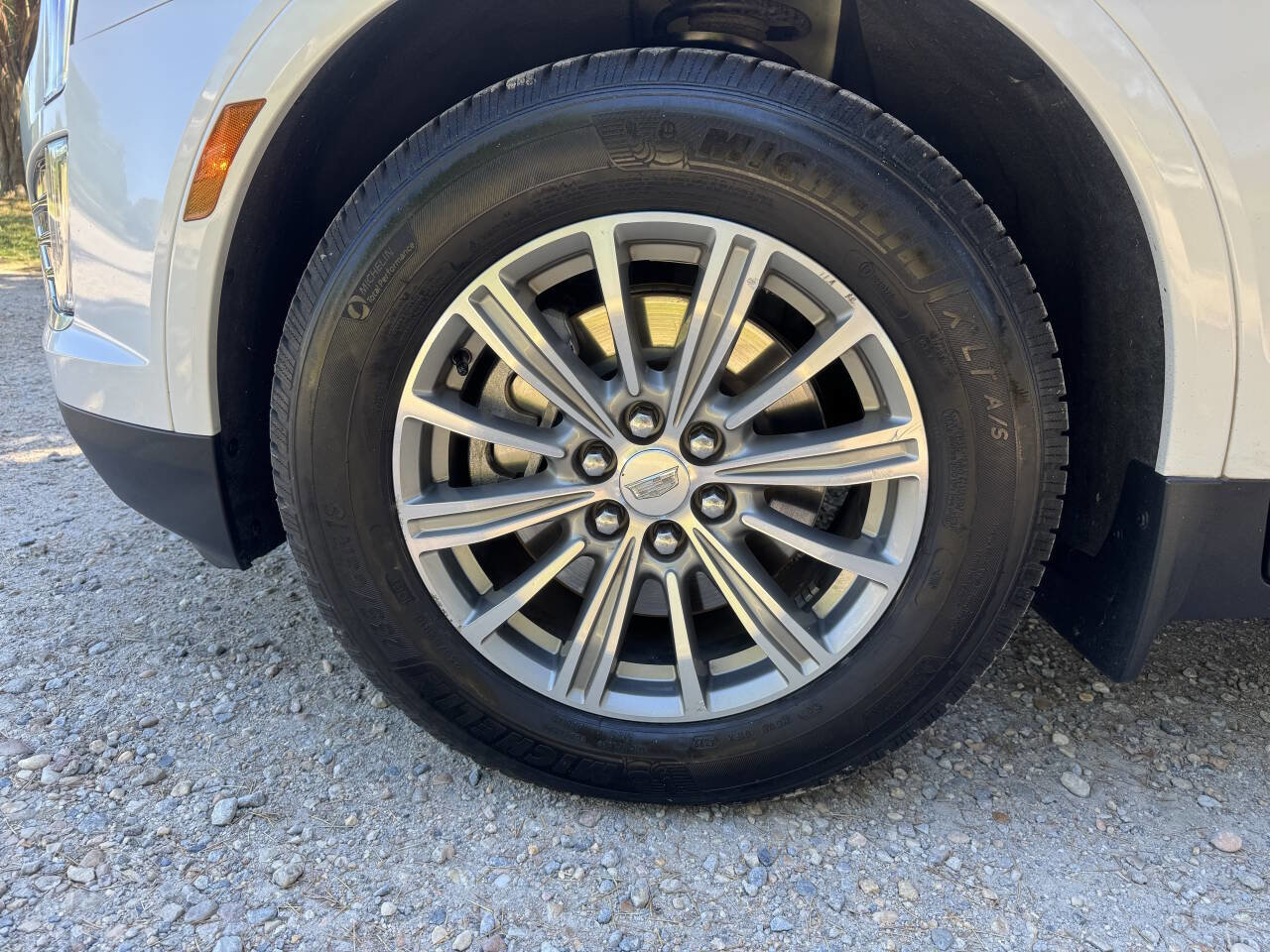 Used 2017 Cadillac XT5 Luxury w/ Driver Awareness Package FWD image 11