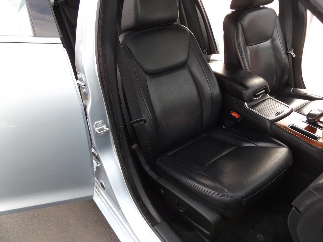 Used 2013 Chrysler 300 w/ Driver Convenience Group image 22