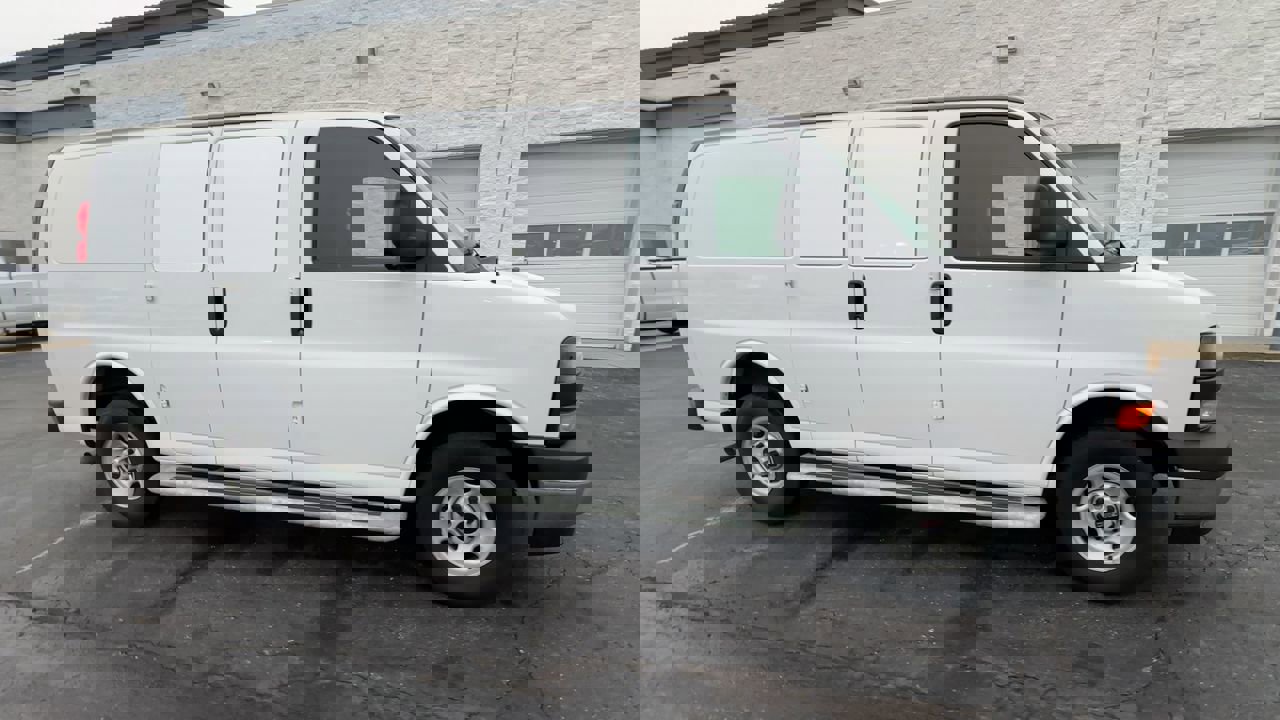 Used 2024 GMC Savana 2500 w/ Driver Convenience Package image 9