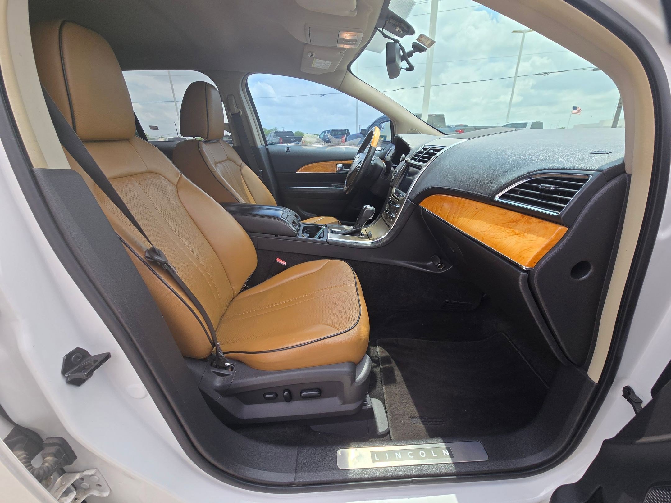 Used 2011 Lincoln MKX 2WD w/ 101A Rapid Spec Order Code image 22