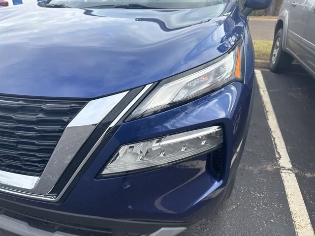 Used 2023 Nissan Rogue SV w/ SV Premium B Package image 4