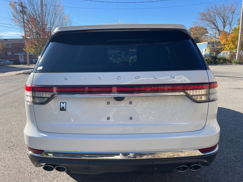 Used 2022 Lincoln Aviator AWD w/ Premium Package image 4