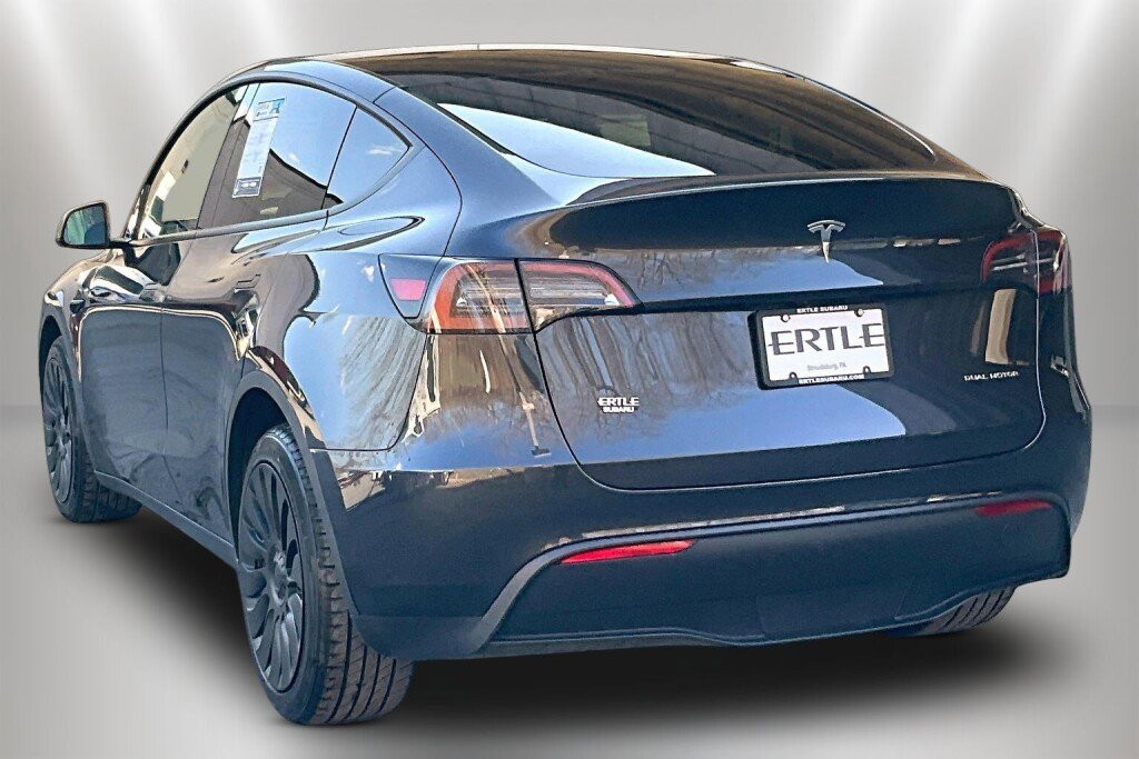 Used 2024 Tesla Model Y Long Range AWD/4WD image 4